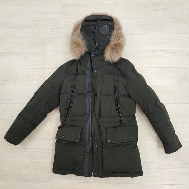 Cp컴퍼니 고글 패딩 다크 그린 100