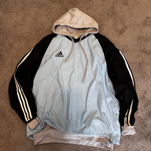 아디다스 올드스쿨 배색 브이넥 바람막이 웜업L