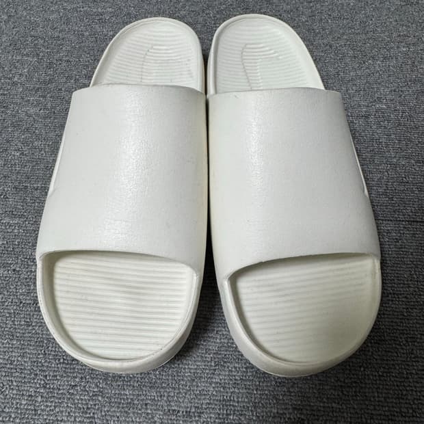 나이키 캄 슬라이드 세일 290사이즈 판매합니다!