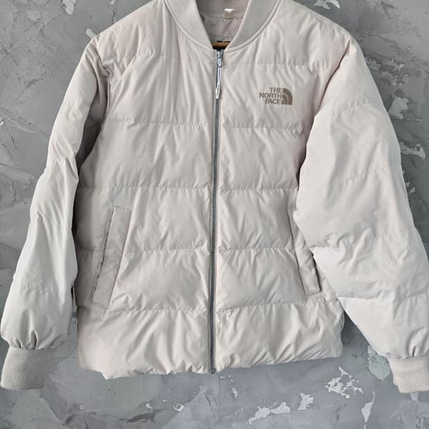 노스페이스 경량 패딩 아이보리 색상, 사이즈는 90(S)