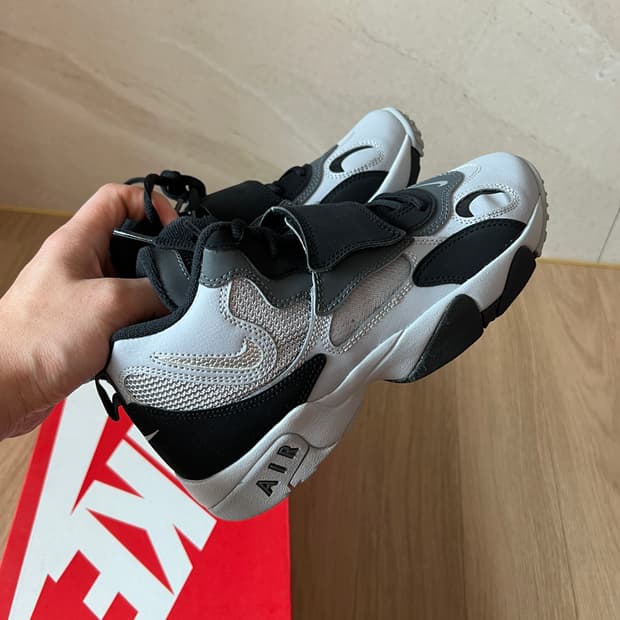 [240mm] [새제품] 튼튼하고 힙한 나이키 에어 스피드 터프 (그레이