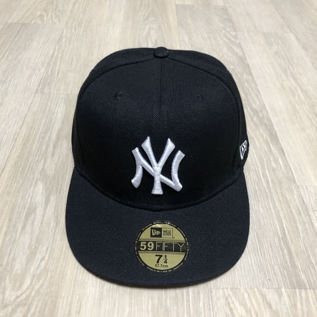 (7 1/4 (57.7cm) 뉴에라 59FIFTY 뉴욕 양키즈 블랙 캡