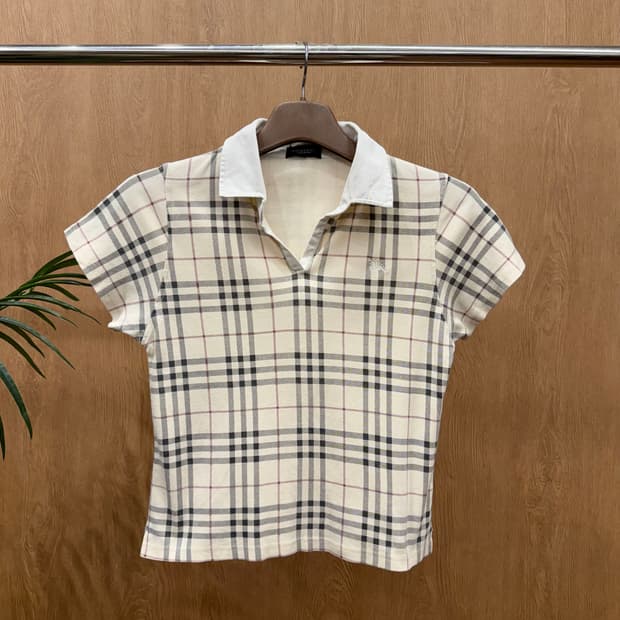 버버리 런던 노바체크 패턴 반팔 카라 티셔츠 기사 자수 베이지