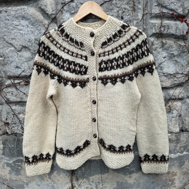아일랜드 제작 빈티지 노르딕 패턴 핸드 버진 울 니트 가디건