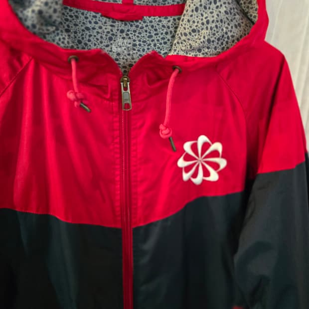 나이키 바람막이 레드/블랙 꽃 로고