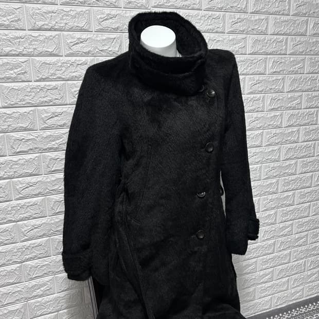 시스템 알파카 하이넥 코트