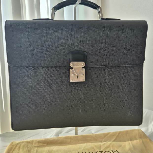 [정품] 루이비통 타이가 모스코바 서류가방 브리프케이스 블랙