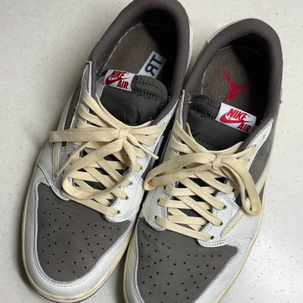 조던 1 x 트래비스 스캇 레트로 로우 OG SP 세일 앤 리저록