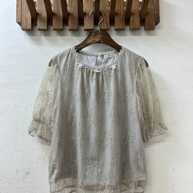 일본빈티지 Axes Femme 엑시즈팜 플라워 자수 레이스 진주 블라우스