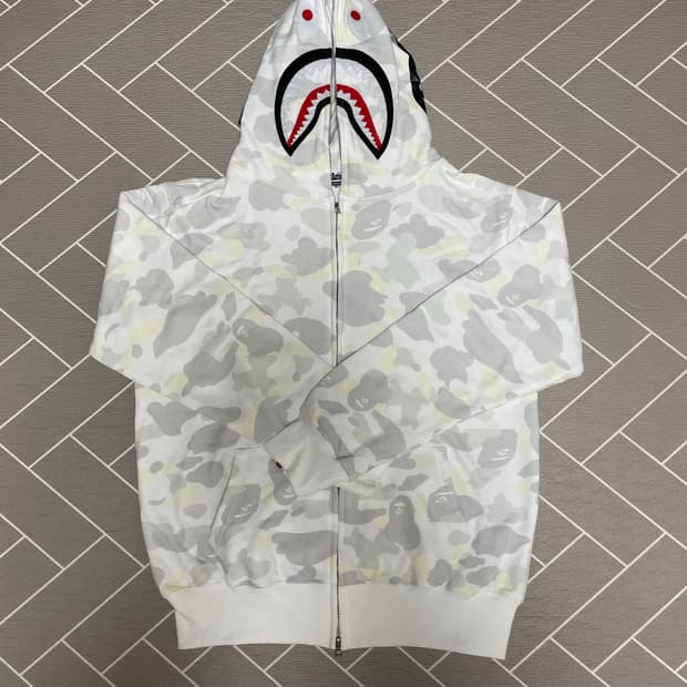 베이프 샤크후드 화이트