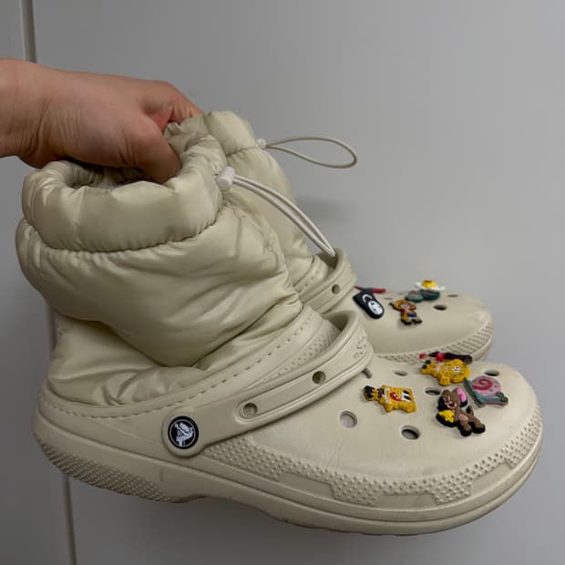 크록스 털 부츠 280 사이즈  10 us 사이즈  지비츠랑 다같이 붙어