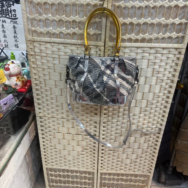 정품 버버리 실버 체크 2way백 팝니다