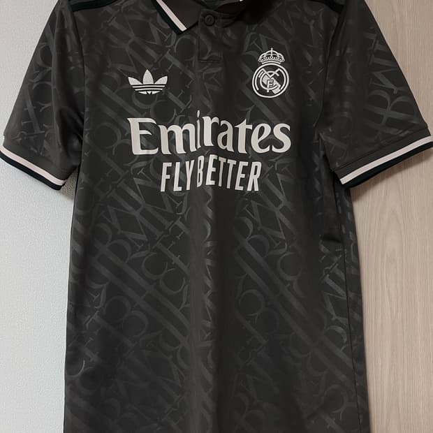 레알마드리드 써드 유니폼