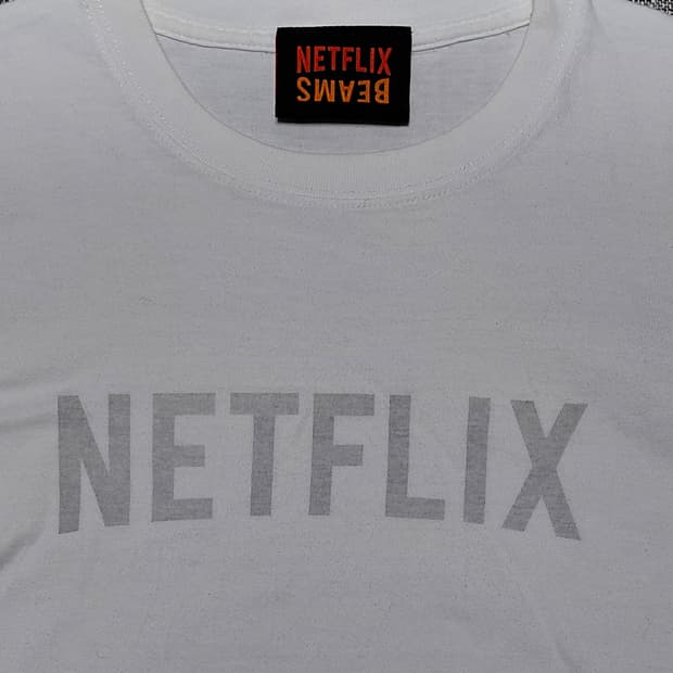 [L] NETFLIX x BEAMS 콜라보 빅 로고 티셔츠