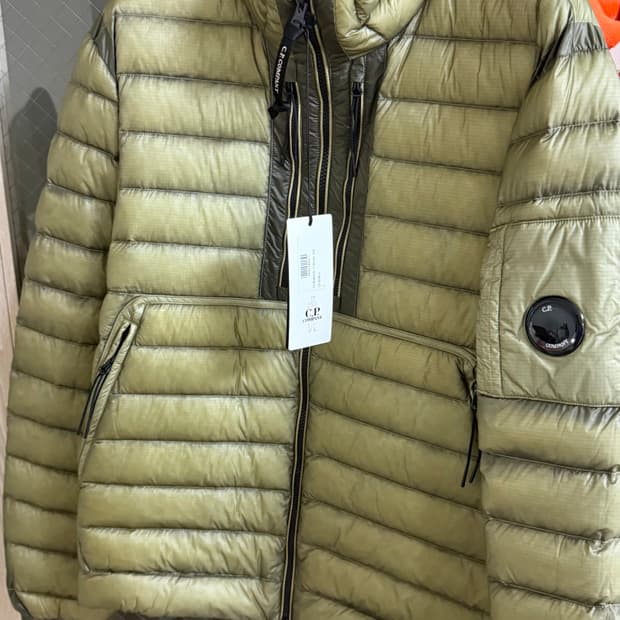 CP컴퍼니 경량 패딩 자켓 디디쉘 (D.D쉘)