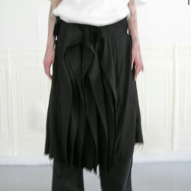 [Eont’s]2025 Offbeat pleats skirt -black