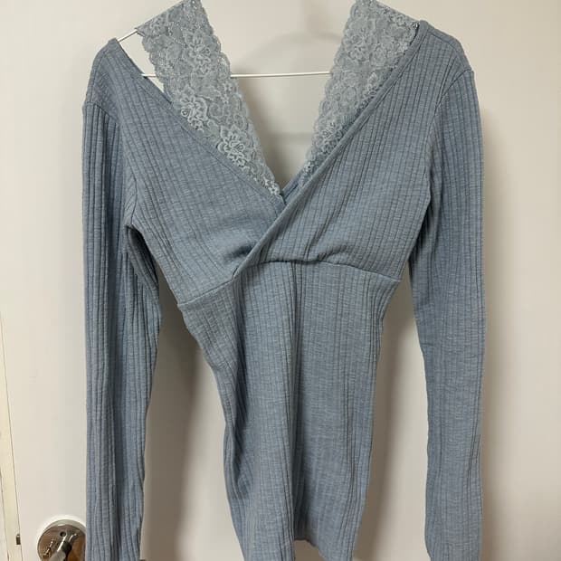 레이스 V넥 하늘색 긴팔티셔츠