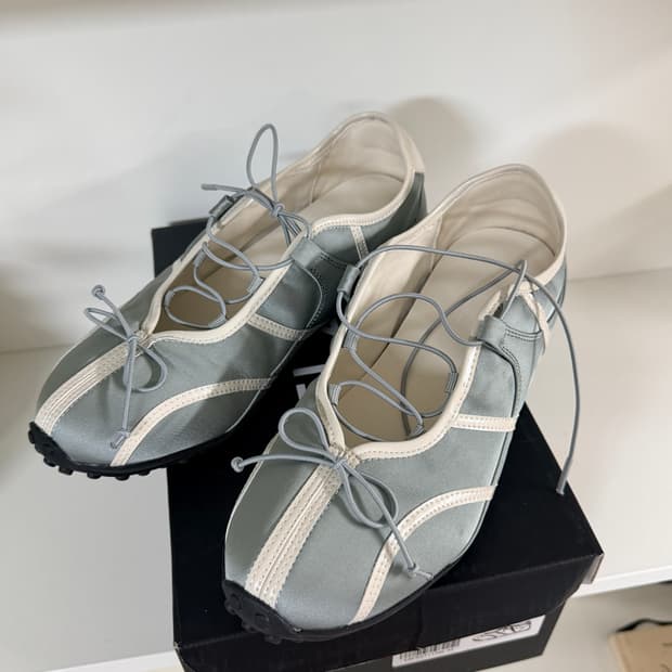 엘리자베스 스튜어트 발레 스니커즈