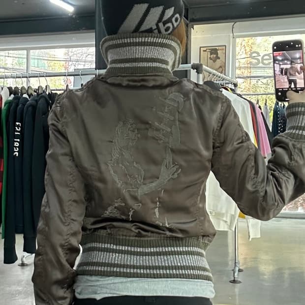 히스테릭글래머 히스걸Rock풀자수로고 하이넥 점퍼 카키