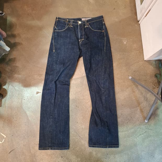 리바이스 엔지니어드진