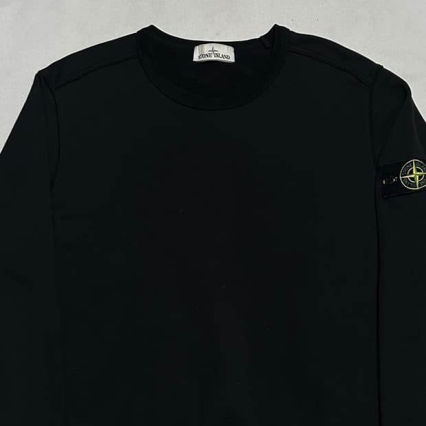 L 스톤 아일랜드 블랙 맨투맨 