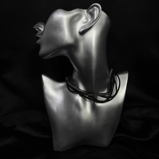 cubic choker