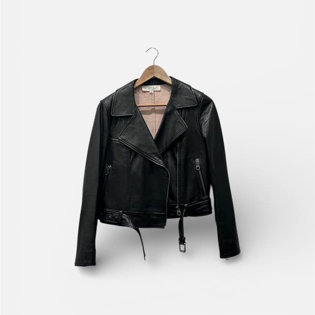 아떼 바네사브루노 양가죽 라이더 자켓 36사이즈
