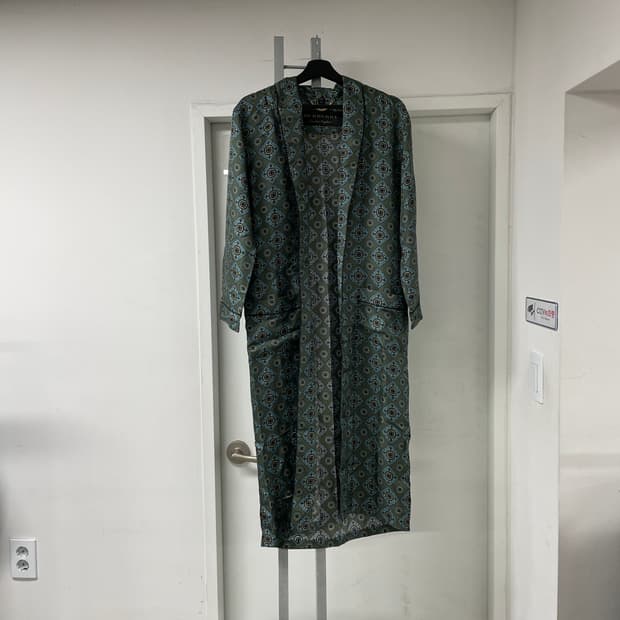 버버리 실크 롱 코트 가운 36(W)