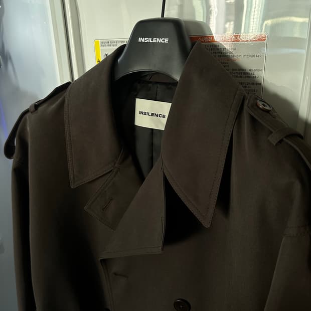 인사일런스 트렌치코트