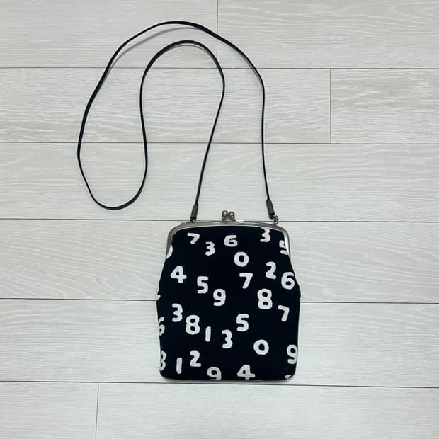 소우소우 가마구치 크로스백 가방 숫자 패턴 블랙