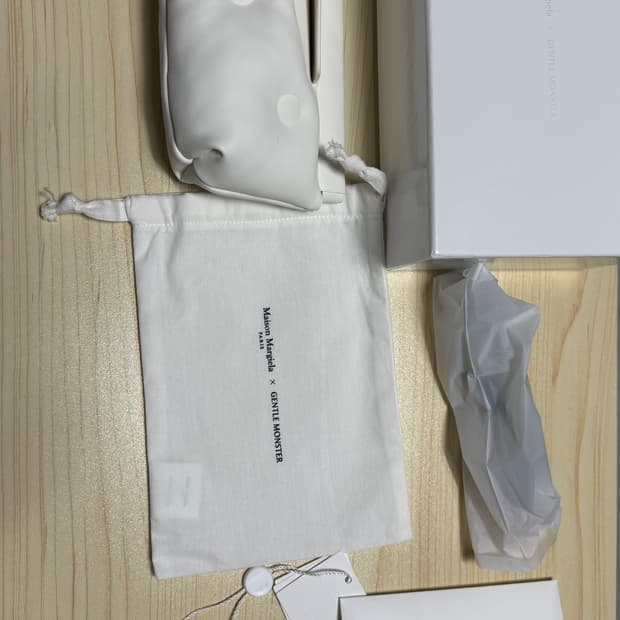 젠틀 몬스터 X 메종 마르지엘라 MM210 블랙 클리어