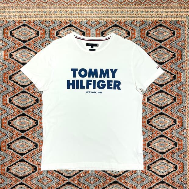타미힐피거 스펠로고 화이트 반팔티셔츠 남성M