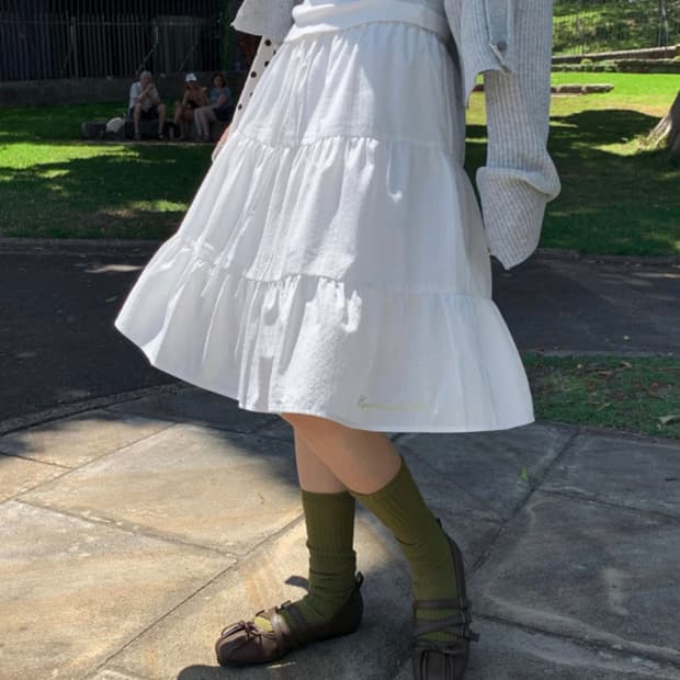 베이델리 캉캉 미디 스커트 화이트