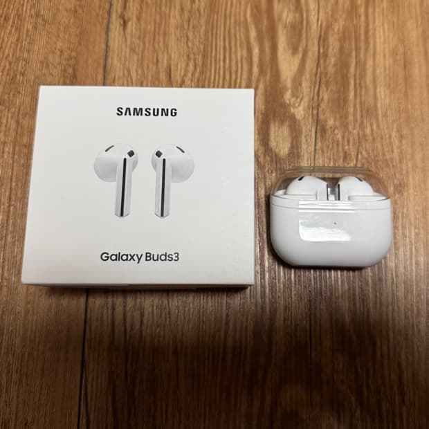 갤럭시 버즈3 화이트