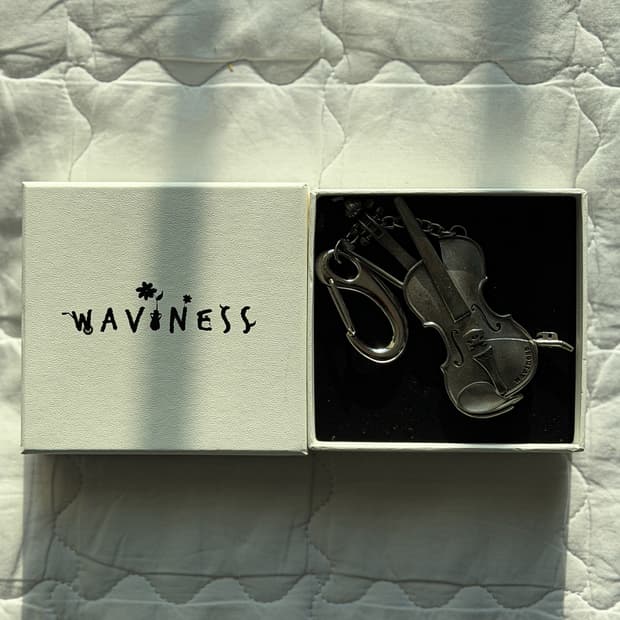 웨이비니스 브로큰 바이올린 키링