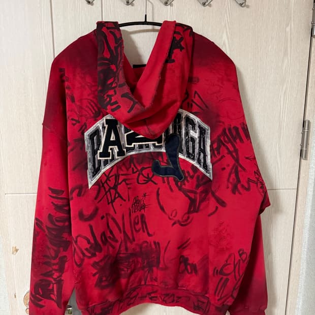 발렌시아가 스케이터 후드집업 레드 2XL 팝니다