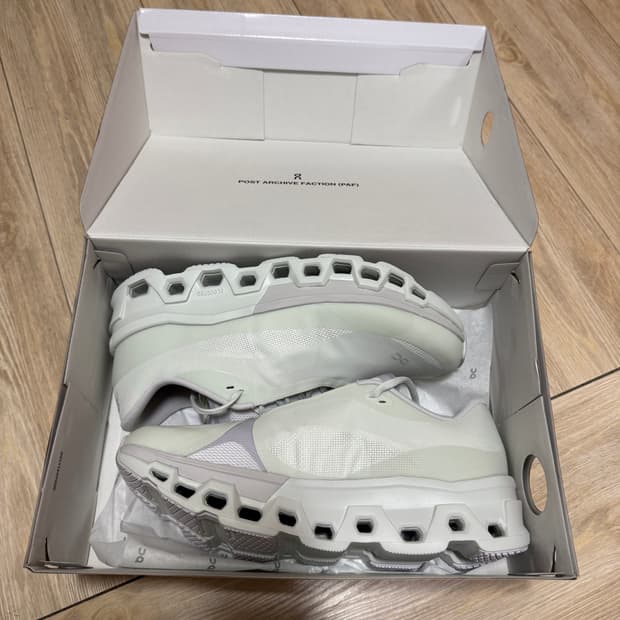 285) 299,000원 온 러닝 파프 베이퍼 프로스트 새상품 풀박스
