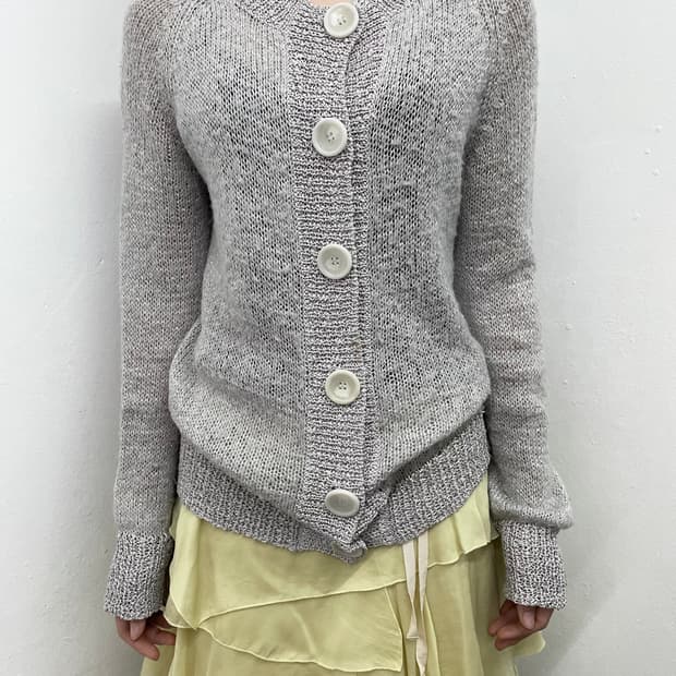 그레이 루즈 버튼 가디건
