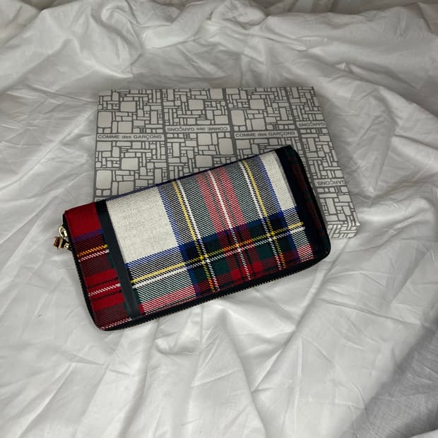 꼼데가르송 타탄 체크 패치워크 지퍼 장지갑