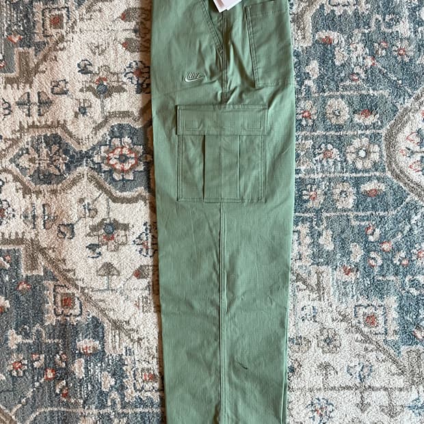 나이키 클럽 카고 팬츠 오일 그린  (새제품,34x32)