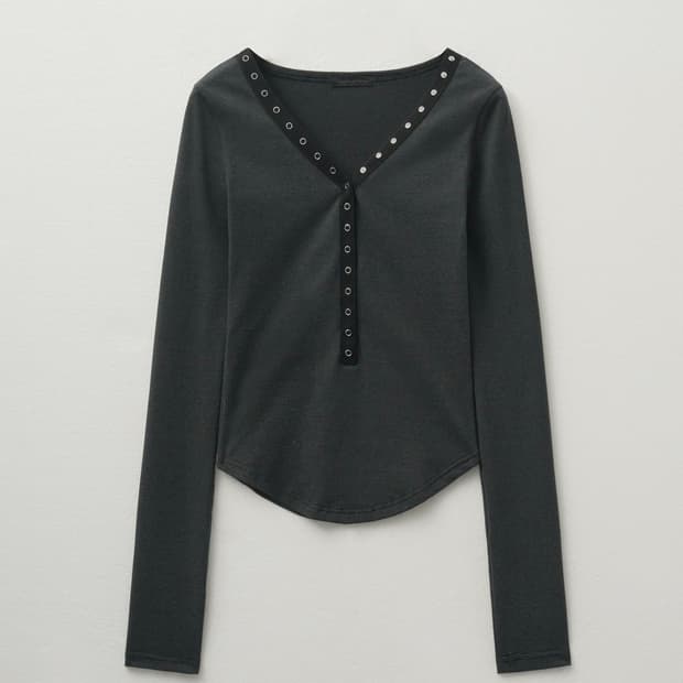 헬레파리스 스냅 네크라인 롱슬리브 틴 블랙