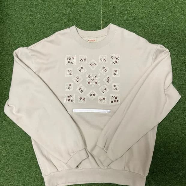 캐피탈 포켓 맨투맨