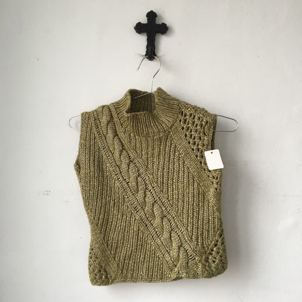 High neck cable pattern knit sleeveless