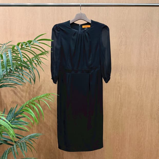 발망 롱원피스 7부 시스루 슬리브 넥라인 셔링 백지퍼 클로징 디테일 블랙