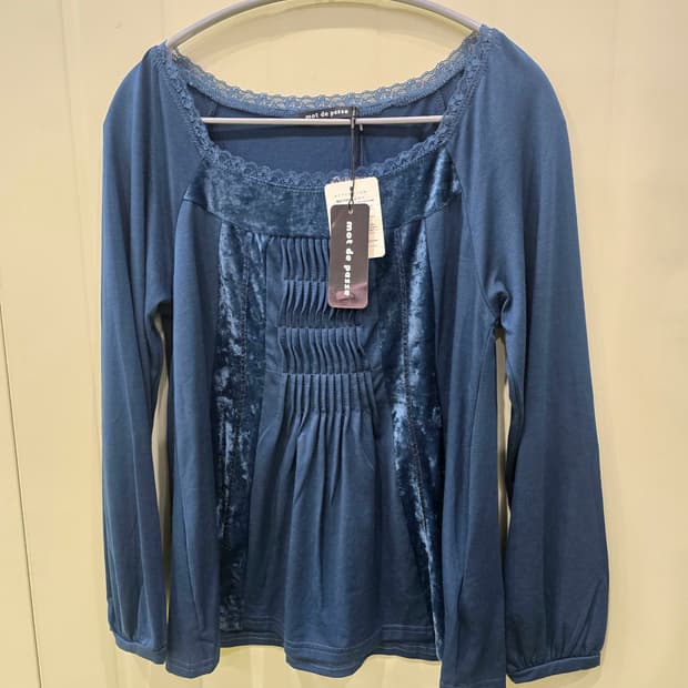 벨벳 블라우스 (일본 브랜드) 