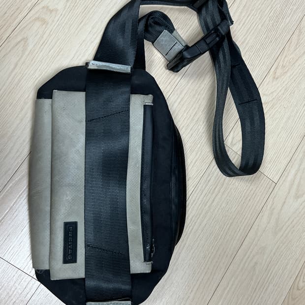 프라이탁 슬링백 메신저백