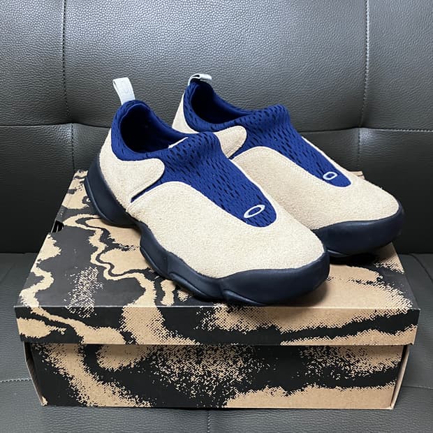 [280]오클리 팩토리 팀 x 브레인 데드 헤어리 스웨이드 플래시 샌드 