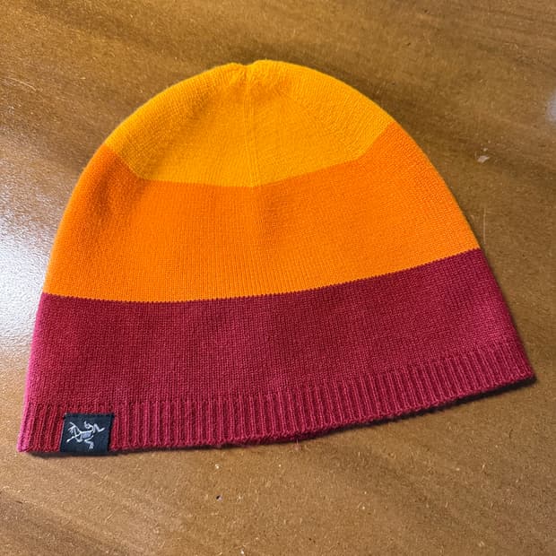 아크테릭스 ARCTERYX 컬러 블록 비니 오렌지 버건디 FREE