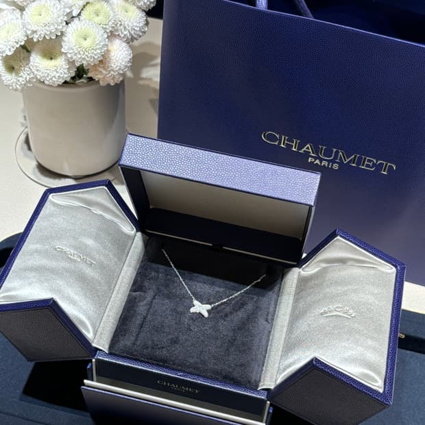 쇼메 주드리앙 마더오브펄 자개 화이트골드 목걸이