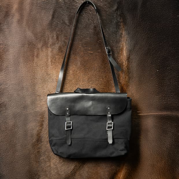 바나나리퍼블릭 헤리티지 캔버스 레더 메신져 백 블랙 